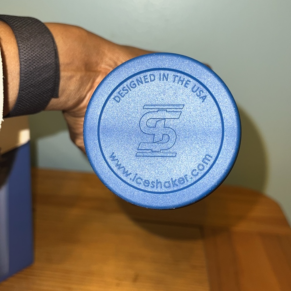 MWT ICE SHAKER SPORTS BOTTLE- NAVY 26 FL. OZ. - Picture 9 of 10